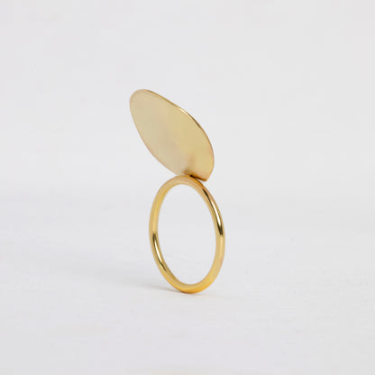 Alba Ring 'one petal' | Fairmined Gold