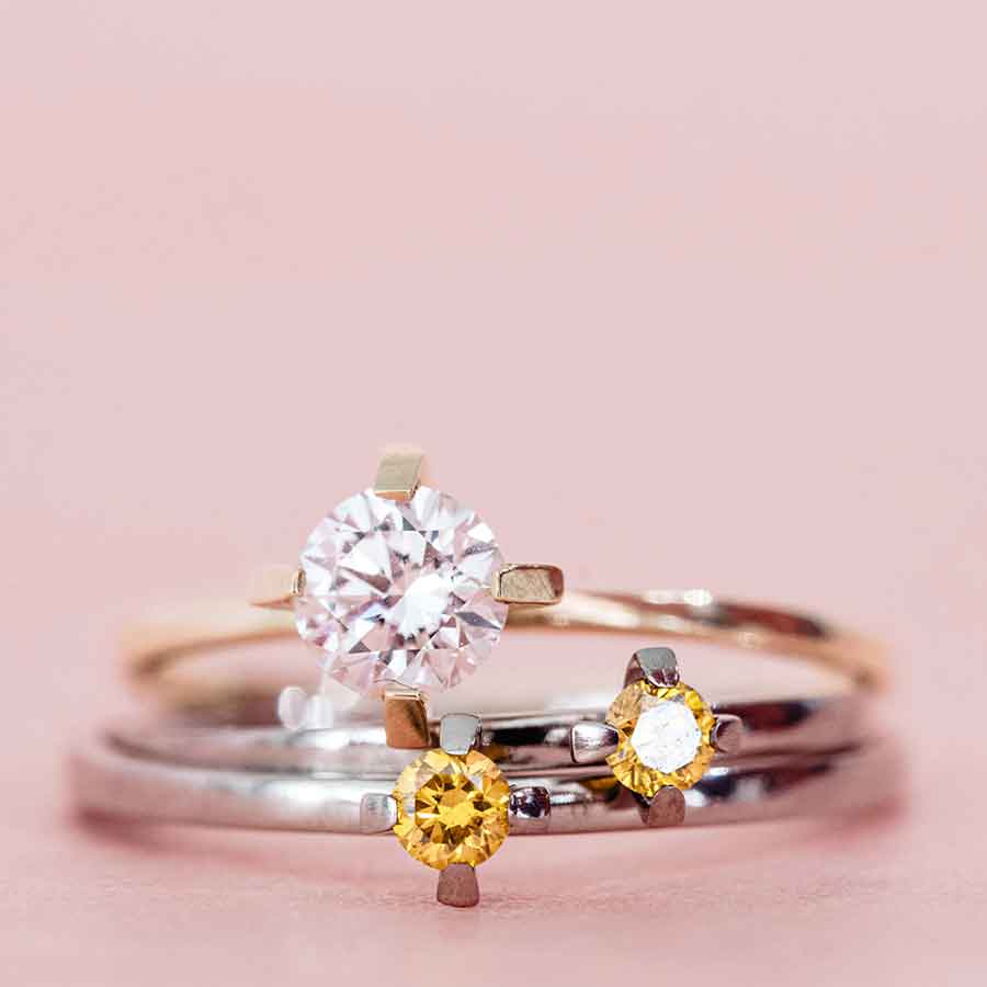 mini Solitaire Ring aus recyceltem Gold